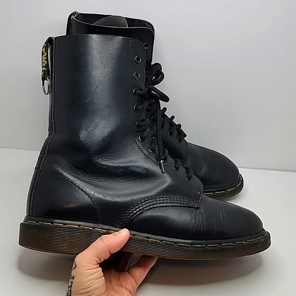 VTG Dr. Martens | 1460 distressed 10 hole black leather boots | MENS 9/10 - Picture 1 of 11